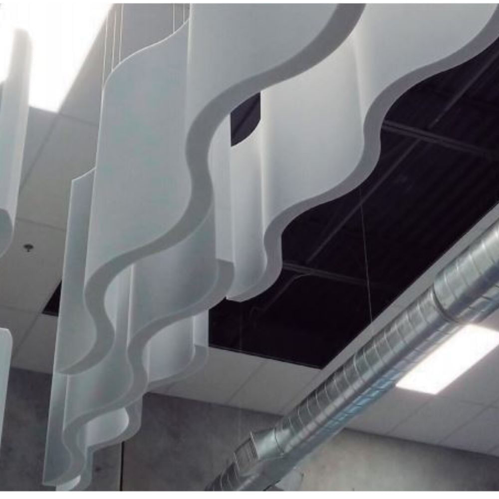 painel-suspenso-absorvedor-sonoro-de-teto-para-ambientes-corporativos